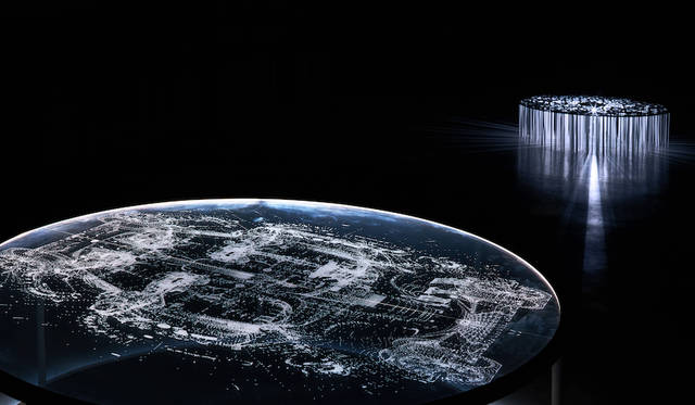 「BELIEVE IN LIMITLESS」と題されたインスタレーションで展示されたストゥール（奥）