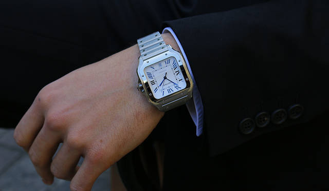 時計「サントス ドゥ カルティエ」ステンレススティールケース・ブレスレット／LM（39.7mm×47.5mm）　74万円（カルティエ／カルティエ カスタマー サービスセンター）