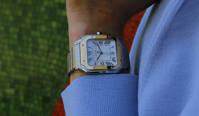 時計「サントス ドゥ カルティエ」ステンレススティール＆イエローゴールドケース・ブレスレット／LM（39.7mm×47.5mm）　112万円（カルティエ／カルティエ カスタマー サービスセンター）