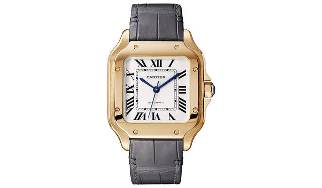 ピンクゴールドのプレシャスな輝きが、サントス本来のスポーティデザインをドレスアップ。ブルースティール針とのカラーコントラストが美しい。© Cartier　