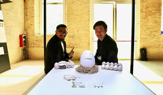 「Honest Egg」を提案したマレーシアのジャイハール・ハイラニ・ビン・イスマイル氏（左）とポール・ヨン・リット・フイ氏