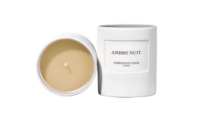 <strong>メゾン クリスチャン ディオール アンブル ニュイ（キャンドル）</strong><BR>アンバーの深い動物的なファセットとターキッシュ ローズのベルベットのような滑らかさを重ね合わせた、強さと繊細さのふたつの究極が出会う香り。<BR>容量｜250g<BR>価格｜9800円（税抜）