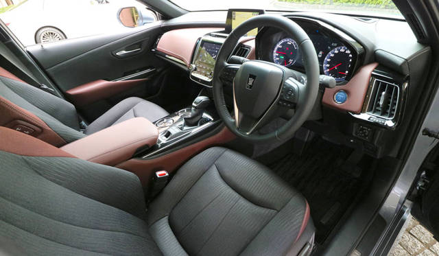 Toyota Crown G（L4 2.5HV）｜トヨタ クラウン G（直4 2.5ハイブリッド）