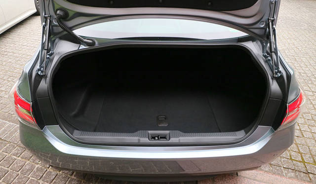 Toyota Crown G（L4 2.5HV）｜トヨタ クラウン G（直4 2.5ハイブリッド）