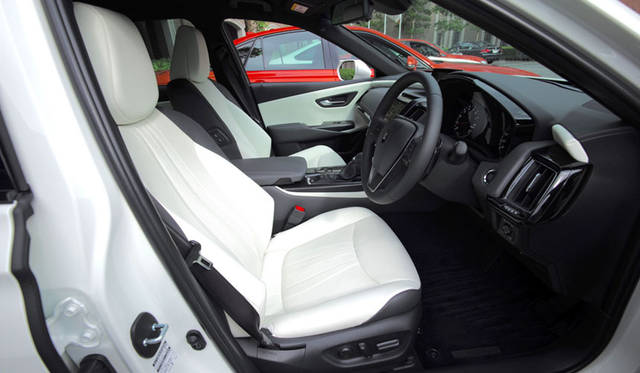 Toyota Crown RS（L4 2.0T）｜トヨタ クラウン RS （直4 2.0ターボ）