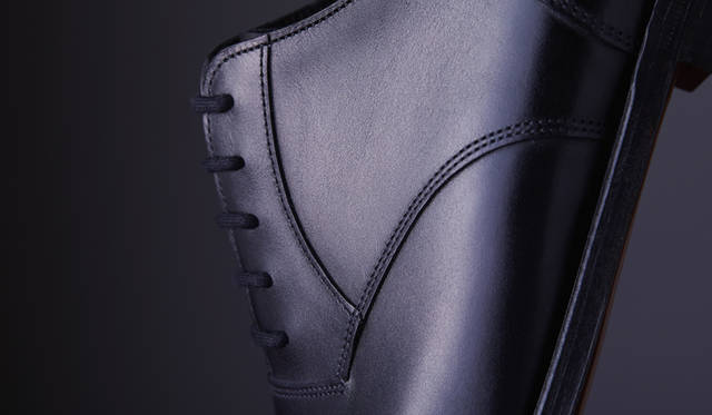 <strong>「TAUNTON（トーントン）」</strong><br />色／素材｜BLACK／CALF<br /> ラスト｜7000<br /> ソール｜グッドイヤーウェルト<br /> 価格｜13万円