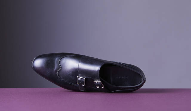 <strong>「EMBER（エンバー）」</strong><br />色／素材｜BLACK／MUSEUM CALF<br />ラスト｜7000<br />ソール｜グッドイヤーウェルト<br />価格｜13万円