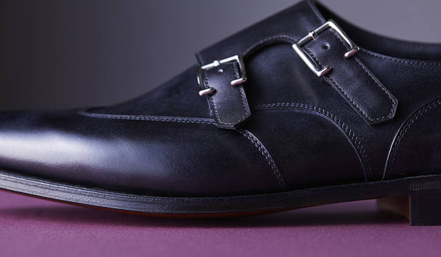 <strong>「EMBER（エンバー）」</strong><br />色／素材｜BLACK／MUSEUM CALF<br />ラスト｜7000<br />ソール｜グッドイヤーウェルト<br />価格｜13万円