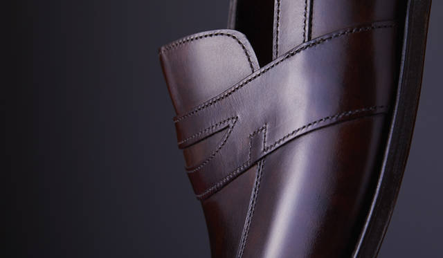 <strong>「ADLEY（アドレイ）」</strong><br />色／素材｜DARK BROWN／MUSEUM CALF<br /> ラスト｜0215<br /> ソール｜グッドイヤーウェルト<br /> 価格｜13万円