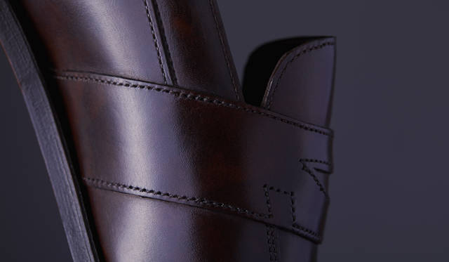 <strong>「ADLEY（アドレイ）」</strong><br />色／素材｜DARK BROWN／MUSEUM CALF<br /> ラスト｜0215<br /> ソール｜グッドイヤーウェルト<br /> 価格｜13万円