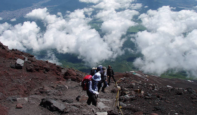 登山シーン（写真提供／合力）。