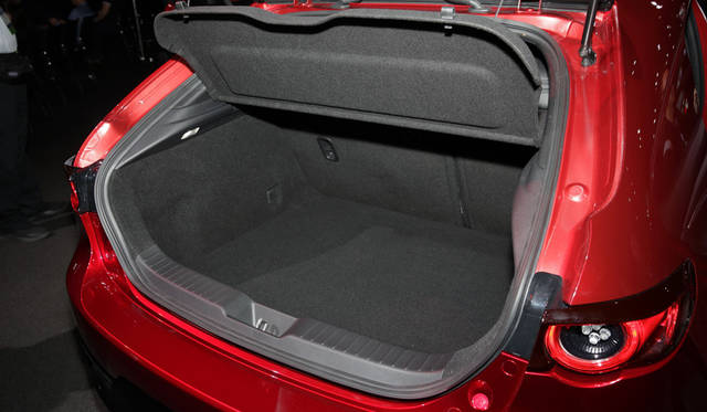 Mazda 3｜マツダ 3（日本名：デミオ）