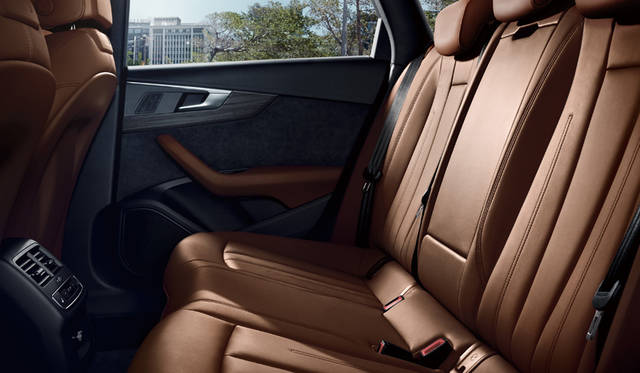 Audi A4｜アウディ A4