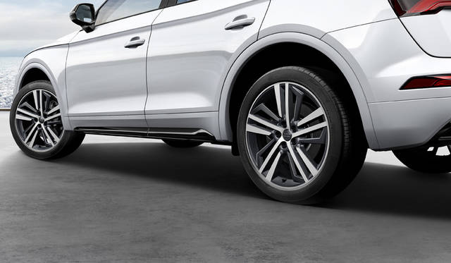 Audi Q5 40 TDI 1st edition black styling<br>アウディ Q5 40 TDIファースト エディション ブラック スタイリング