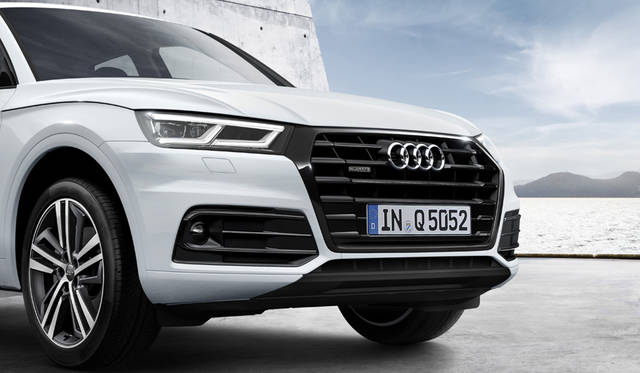 Audi Q5 40 TDI 1st edition black styling<br>アウディ Q5 40 TDIファースト エディション ブラック スタイリング