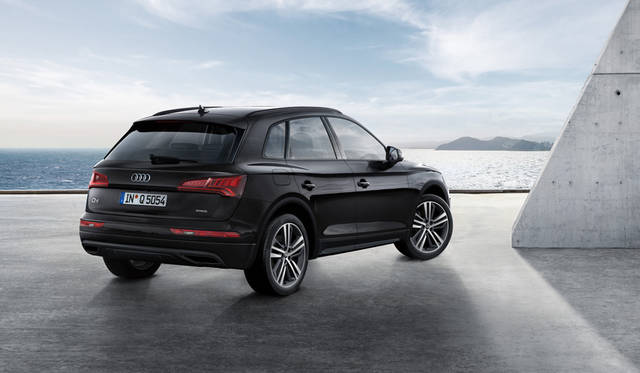 Audi Q5 40 TDI 1st edition black styling<br>アウディ Q5 40 TDIファースト エディション ブラック スタイリング