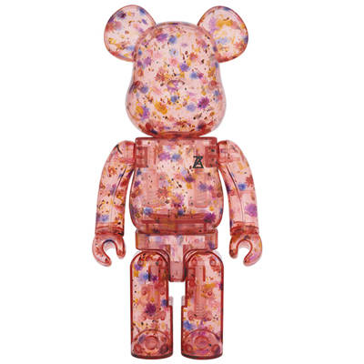 全高約70mm（100%）/ 280mm（400%）。MEDICOM TOY PLUS、ANREALAGE取扱い各店舗、他一部店舗にて数量限定販売。4月発売予定・1万6200円。※数量限定商品のため、在庫が無くなり次第、販売は終了となります。※監修中のサンプルを撮影しております。発売商品とは一部異なる場合があります。BE@RBRICK TM & ©︎ 2001-2019 MEDICOM TOY CORPORATION. All rights reserved.