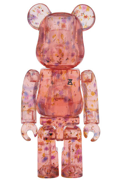 全高約70mm（100%）/ 280mm（400%）。MEDICOM TOY PLUS、ANREALAGE取扱い各店舗、他一部店舗にて数量限定販売。4月発売予定・1万6200円。  ※数量限定商品のため、在庫が無くなり次第、販売は終了となります。 ※監修中のサンプルを撮影しております。発売商品とは一部異なる場合があります。  BE@RBRICK TM & ©︎ 2001-2019 MEDICOM TOY CORPORATION. All rights reserved.