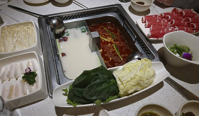 <strong>海底撈火鍋新宿店</strong> <br>住所｜東京都新宿区歌舞伎町１-21-1第二東亜会館6F <br>TEL｜03-6278-9799 <br>営業｜11:00～5:00　年中無休