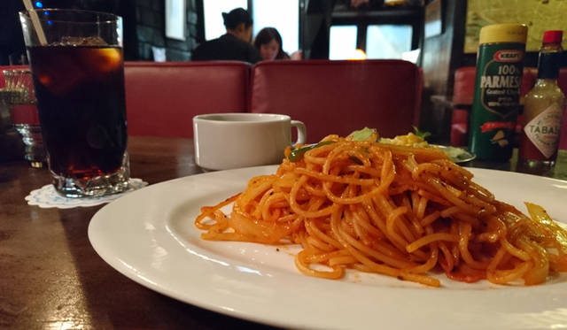 <strong>ラドリオ</strong><br>　住所｜東京都千代田区神田神保町1-3<br>TEL｜03-3295-4788<br>営業｜<br>平日　　11：30～22：30<br>土曜　　12：00～19：00<br>日曜　　12：00～18：00<br>祝日・年末年始休