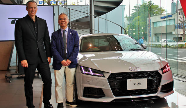 アウディ ジャパン代表取締役社長のフィリップノアック氏(左)とバウハウス100周年委員会委員デザイン評論家武蔵野美術大学名誉教授の柏木博氏(右)