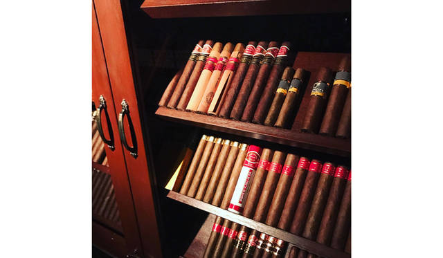 <strong>RUDIES</strong><br> 住所：東京都渋谷区道玄坂1-7-10 新大宗ソシアルビル5F<br> TEL：03-6885-7253<br> 営業：月～木　18:00～3:00<br> 金曜18:00～5:00<br> 土曜14:00～24:00<br> 祝日14:00～24:00<br> 日曜休