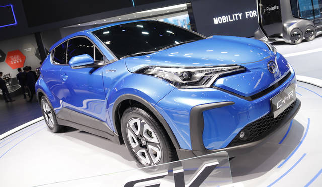 33toyota Toyota CH-R electric