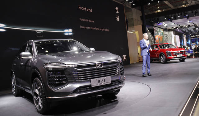 56zotye Zotye B21(左)