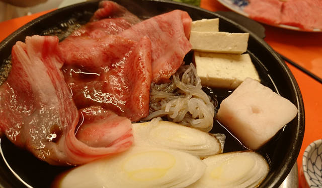 <strong>米久本店</strong><br>住所｜東京都台東区浅草2-17-10<br>TEL｜03-3841-6416<br>営業｜12:00-21:00　水曜定休