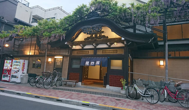 <strong>曙湯</strong><br>住所｜東京都台東区浅草4-17-1<br>TEL｜03-3873-6750<br>営業｜15:00−25:00　第1・第3金曜定休