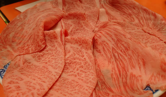 <strong>米久本店</strong><br>住所｜東京都台東区浅草2-17-10<br>TEL｜03-3841-6416<br>営業｜12:00-21:00　水曜定休