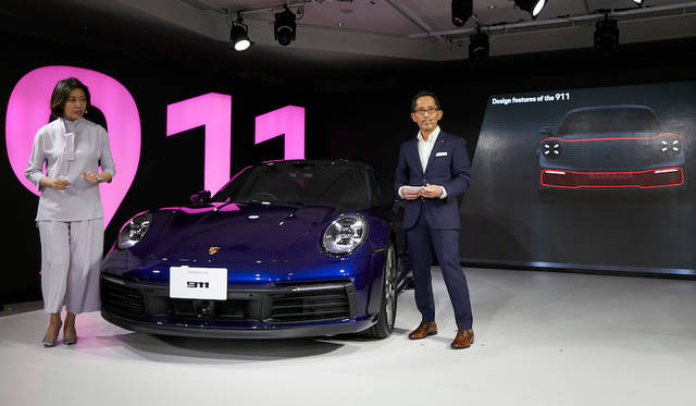 （左）ポルシェジャパン執行役員マーケティング部長 山崎香織氏、（右）ポルシェAGエクステリアデザイナー 山下周一氏