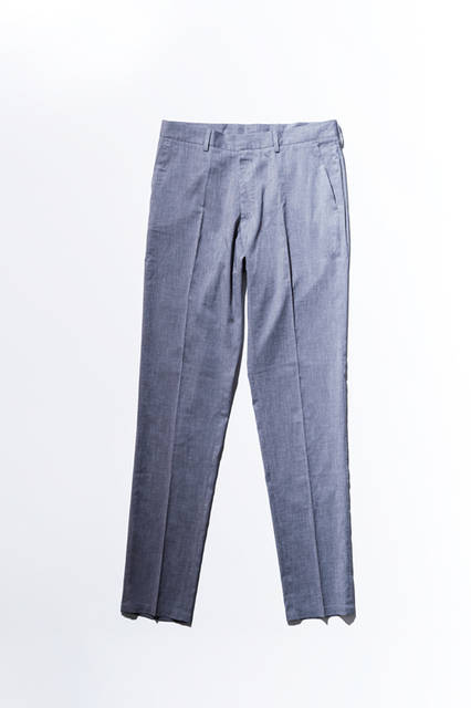 <strong>リネンストレッチ パンツ</strong> 2万1000円（税抜）