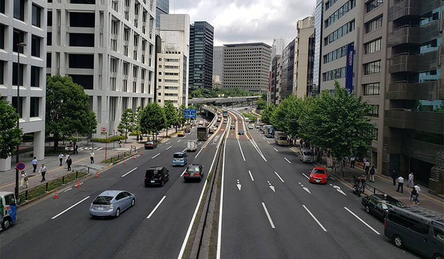 <strong>外堀通り 赤坂見附駅付近</strong>