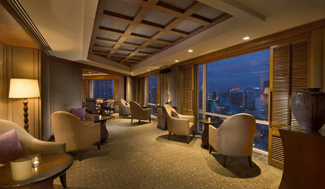 エグゼクティブラウンジでは、飲み物のサービスや朝食のほか、アフタヌーンティー、イブニングカクテルを楽しめる