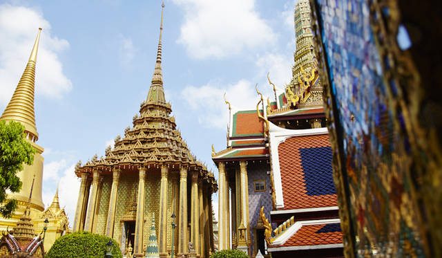 エメラルド寺院は、観光客が混雑しているが、一度は訪れたいスポット