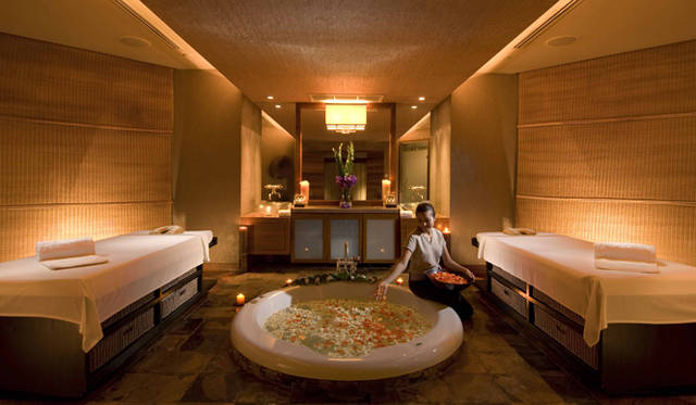 アロマが漂う個室でラグジュアリーなサービスを受けられるシーズン スパ。フェイシャルトリートメントでリラックスしたい