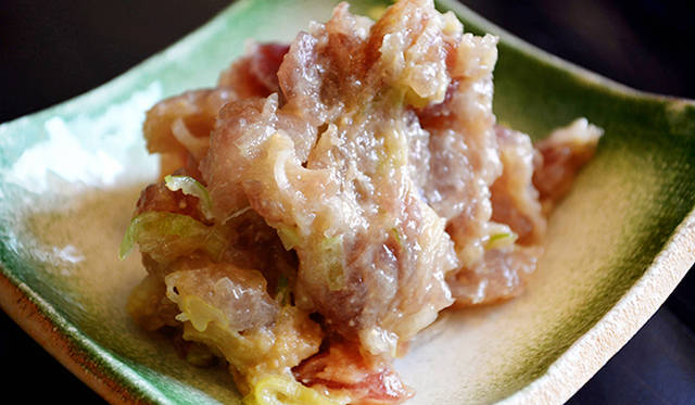 アテに最高なのが「まぐろのみそたたき」