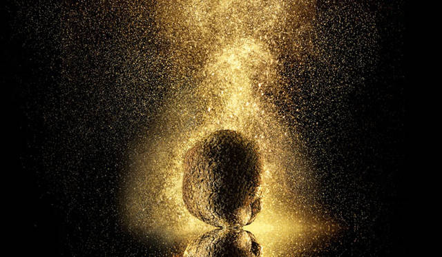 <strong>ESTÉE LAUDER｜エスティ ローダー</strong><br>トリュフ エキスは、肌本来のエネルギーや再生能力を劇的に高めることが認められている