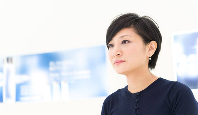 <strong>ESTÉE LAUDER｜エスティ ローダー</strong><br>エスティ ローダーPR担当の渡邉明子さん