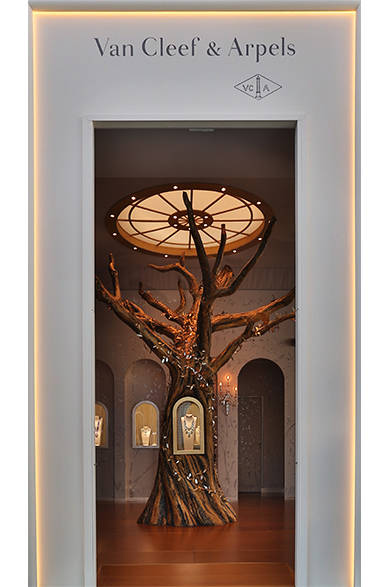 <strong>La Biennale Paris｜パリ・ビエンナーレ 2014</strong><br /><br />VAN CLEEF & ARPELS｜ヴァンクリーフ＆アーペル<br /><br />ヴァンクリーフのエントランス　©Van Cleef & Arpels