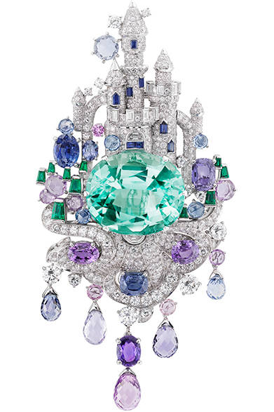 <strong>La Biennale Paris｜パリ・ビエンナーレ 2014</strong><br /><br />VAN CLEEF & ARPELS｜ヴァンクリーフ＆アーペル<br /><br />シャンデリアのようなブローチ　©Van Cleef & Arpels