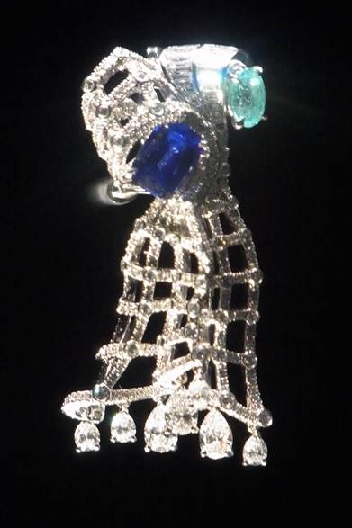 <strong>La Biennale Paris｜パリ・ビエンナーレ 2014</strong><br /><br />Dior｜ディオール<br /><br />ムッシューディオールのクチュールドレスをイメージしたジュエリー