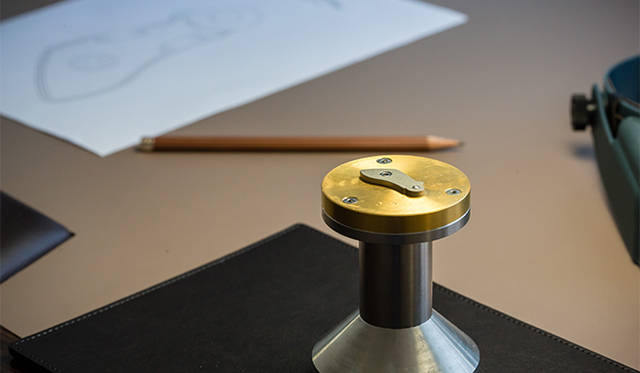 彫刻や組み立てなど実習の会場になったのは、ランゲが設立した時計学校の教室。