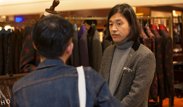 トークショー終了後には祐真さんと観客が歓談