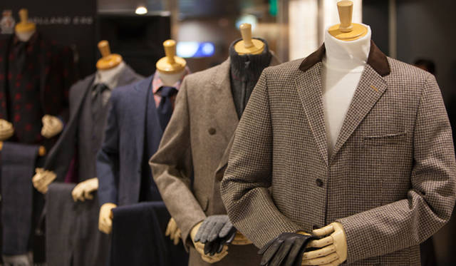 ホーランド エスクワイヤーのチェスターフィールドコートとスーツ