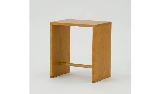 マックス・ビル 《ウルム・スツール》 1989（オリジナル制作1954）、武蔵野美術大学 美術館・図書館蔵