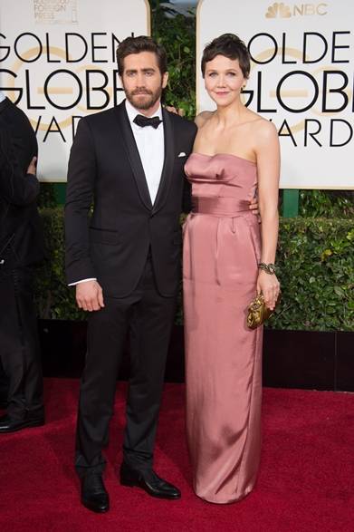 （左より）Jake Gyllenhaal & Maggie Gyllenhaal｜ジェイク・ジレンホール＆マギー・ジレンホール<br /><br />ドレス：ミュウミュウ