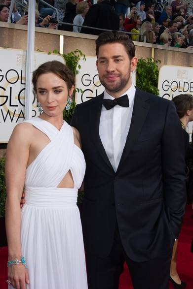 （左より）Emily Blunt & John Krasinski｜エミリー・ブラント＆ジョン・クラシンスキー<br /><br />ドレス：マイケル・コース