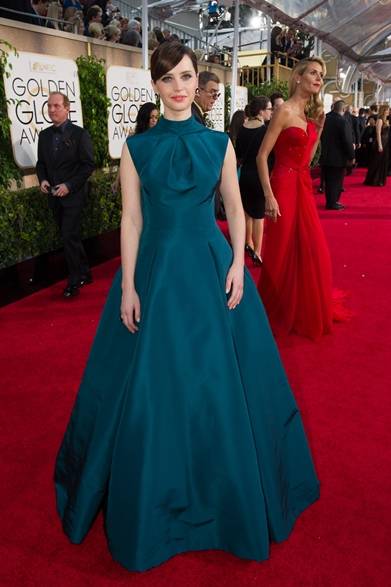 Felicity Jones｜フェリシティ・ジョーンズ<br /><br />ドレス：ディオール<br />イヤリング：ヴァン クリーフ＆アーペル